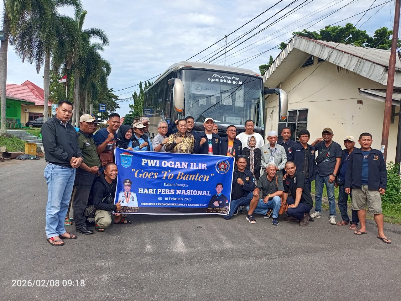 Sekda Ogan Ilir Dicky Syailendra Lepas Keberangkatan Pengurus dan Anggota PWI Ogan Ilir Ikuti HPN 2026 di Banten Sekda Ogan Ilir Dicky Syailendra Lepas Keberangkatan Pengurus dan Anggota PWI Ogan Ilir Ikuti HPN 2026 di Banten