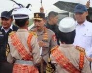 Kapolri Berikan Bantuan Alsintan dan Bagikan Bansos kepada Kelompok Tani pada Kegiatan Tanam Jagung Serentak di Ogan Ilir