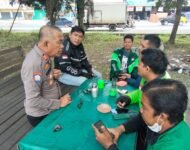 Cooling System Satbinmas Polres Ogan Ilir Sambangi Komunitas Grab di Terminal Timbangan