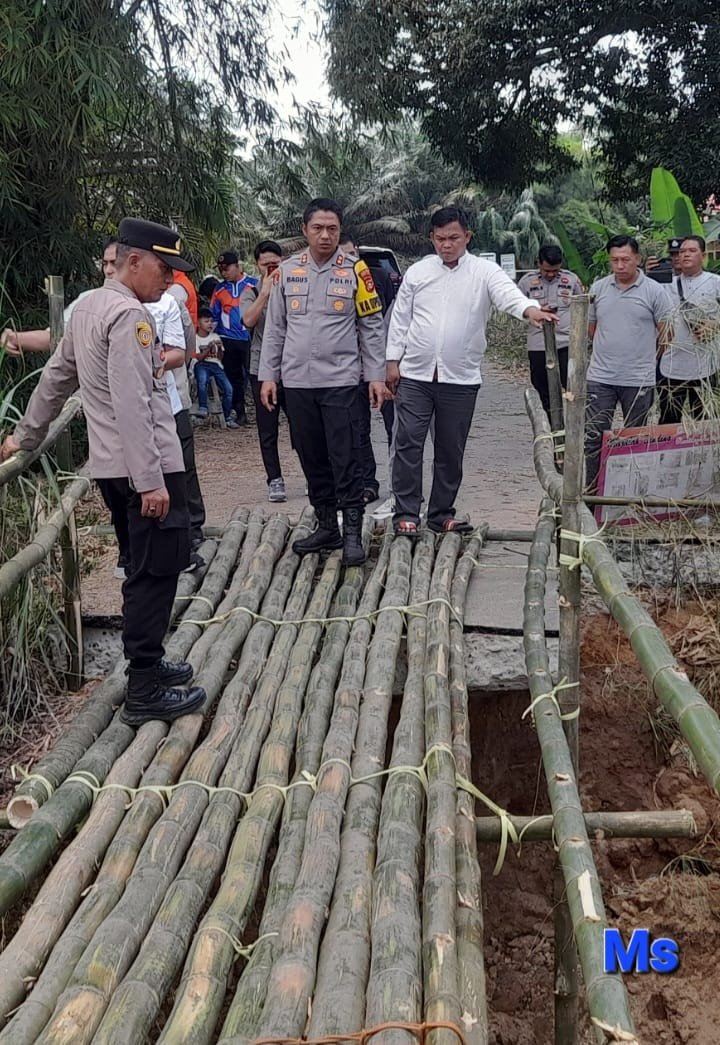 Cegah Kecelakaan,kapolres Ogan Ilir Sarankan Jembatan Ambles di Muara Kumbang OI Ditutup Saat Larut Malam Cegah Kecelakaan,kapolres Ogan Ilir Sarankan Jembatan Ambles di Muara Kumbang OI Ditutup Saat Larut Malam
