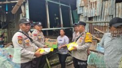 Polsek Tanjung Raja Berikan Bahan Pokok pada Korban Rumah Roboh di Desa Jagolano Ogan Ilir Polsek Tanjung Raja Berikan Bahan Pokok pada Korban Rumah Roboh di Desa Jagolano Ogan Ilir