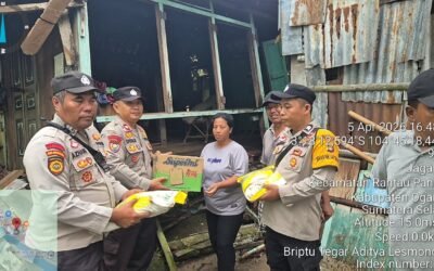 Polsek Tanjung Raja Berikan Bahan Pokok pada Korban Rumah Roboh di Desa Jagolano Ogan Ilir