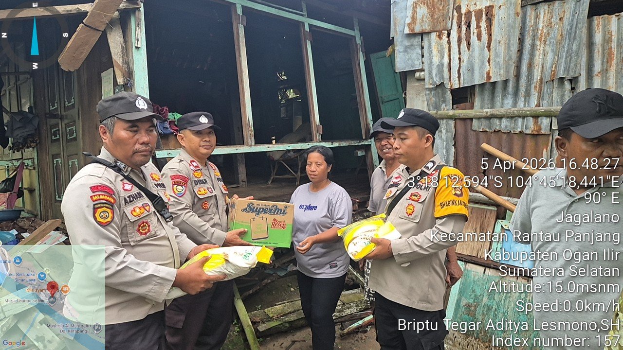 Polsek Tanjung Raja Berikan Bahan Pokok pada Korban Rumah Roboh di Desa Jagolano Ogan Ilir Polsek Tanjung Raja Berikan Bahan Pokok pada Korban Rumah Roboh di Desa Jagolano Ogan Ilir