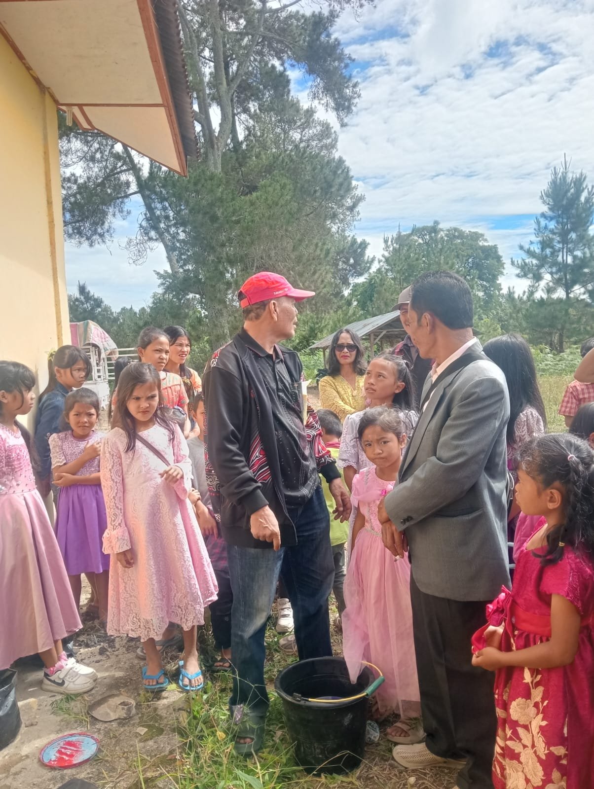 PEMBERDAYAAN MASYARAKAT DENGAN PENCERAHAN, EDUKASI, PRAKTEK DAN PEMBAGIAN ASUPAN BERGIZI PEMBERDAYAAN MASYARAKAT DENGAN PENCERAHAN, EDUKASI, PRAKTEK DAN PEMBAGIAN ASUPAN BERGIZI
