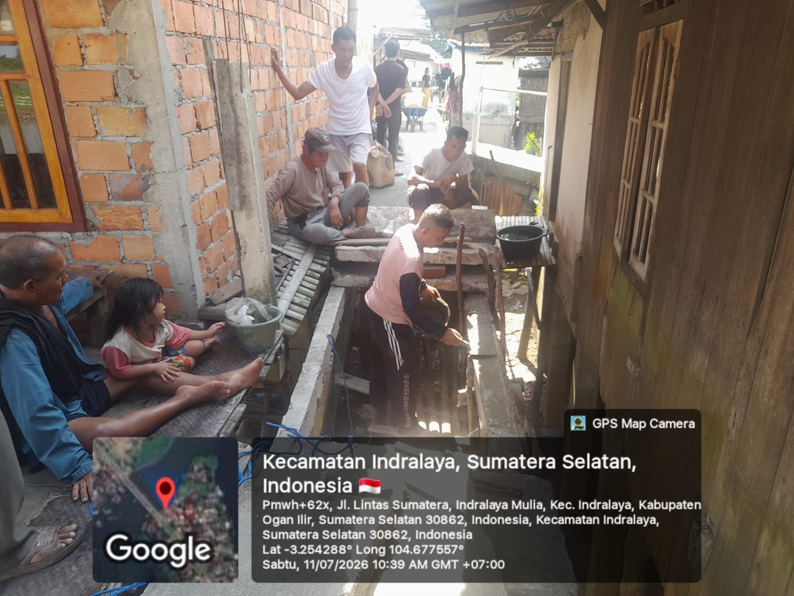 Warga Sakatiga Seberang Gotong Royong Rehab Jembatan Cor Beton Bertiang, BPD Pimpin Langsung Kegiatan