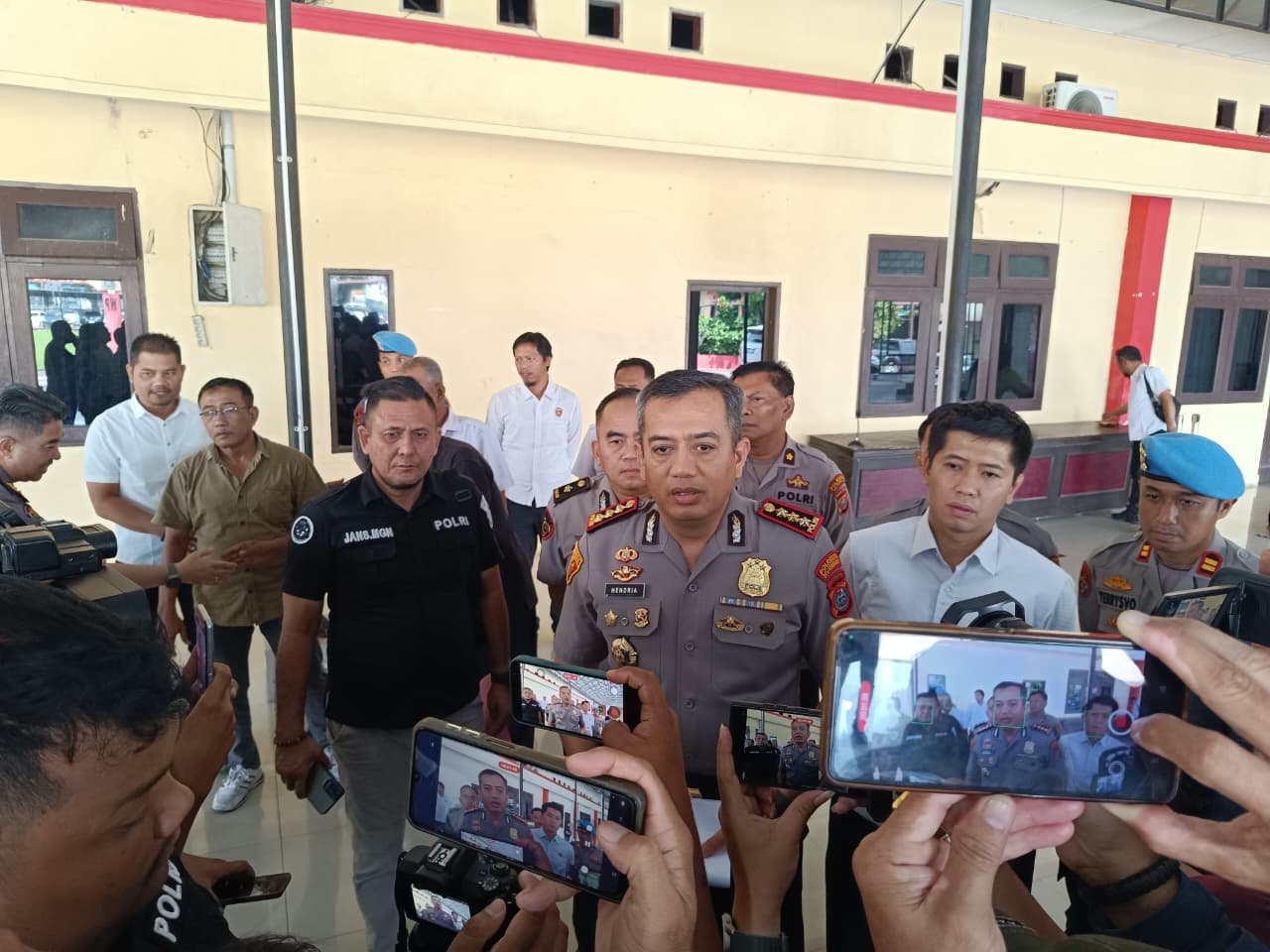 Pembunuh Hj Nurlis Ternyata Oknum Polisi Pembunuh Hj Nurlis Ternyata Oknum Polisi