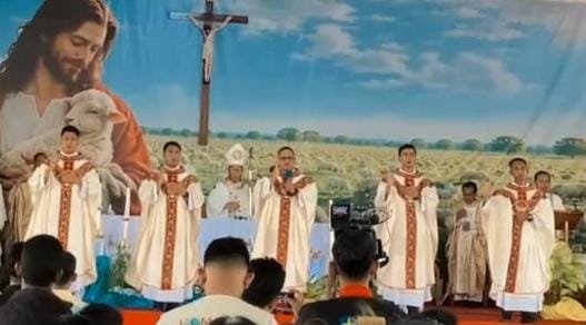 Penahbisan Lima Imam Diosesan KAPal di Tegal Arum: Menghadirkan Wajah Allah yang Belas Kasih Penahbisan Lima Imam Diosesan KAPal di Tegal Arum: Menghadirkan Wajah Allah yang Belas Kasih