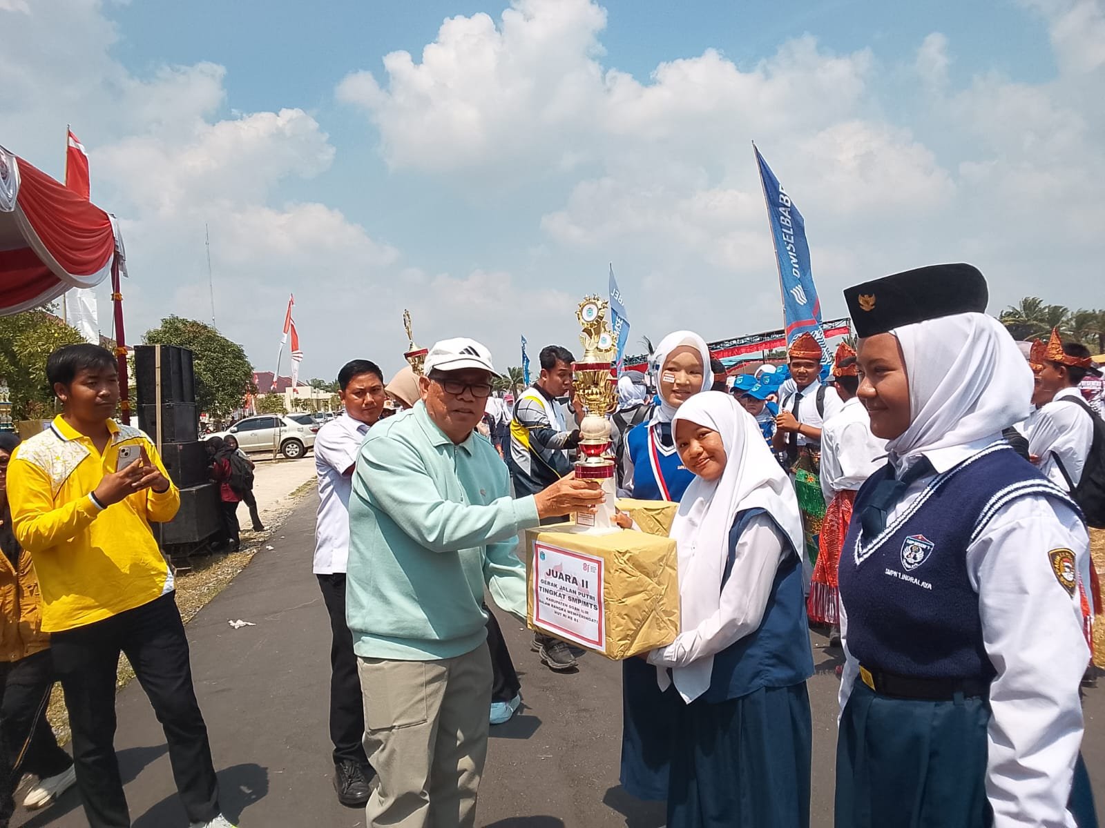WABUB ARDANI HADIRI GERAK JALAN MERIAHKAN HUT KEMERDEKAAN RI KE-81 WABUB ARDANI HADIRI GERAK JALAN MERIAHKAN HUT KEMERDEKAAN RI KE-81