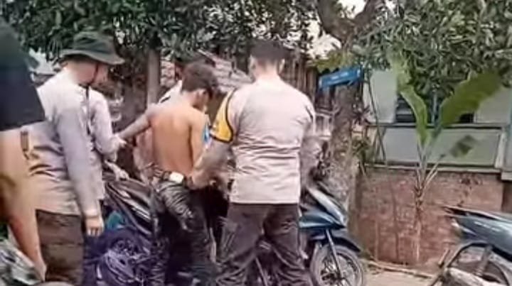 ENAM RUMAH LUDES TERBAKAR DI PEMULUTAN, POLISI AMANKAN TERDUGA PELAKU PEMBAKARAN ENAM RUMAH LUDES TERBAKAR DI PEMULUTAN, POLISI AMANKAN TERDUGA PELAKU PEMBAKARAN
