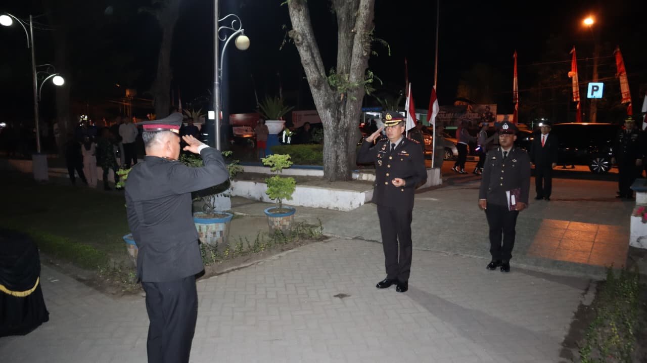 Kenang Jasa Para Pahlawan, Kapolresta Deli Serdang Pimpin Apel Kehormatan dan Renungan Suci di Taman Makam Pahlawan Lubuk Pakam Kenang Jasa Para Pahlawan, Kapolresta Deli Serdang Pimpin Apel Kehormatan dan Renungan Suci di Taman Makam Pahlawan Lubuk Pakam