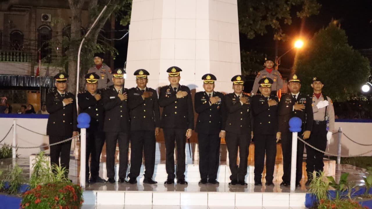 Kenang Jasa Para Pahlawan, Kapolresta Deli Serdang Pimpin Apel Kehormatan dan Renungan Suci di Taman Makam Pahlawan Lubuk Pakam Kenang Jasa Para Pahlawan, Kapolresta Deli Serdang Pimpin Apel Kehormatan dan Renungan Suci di Taman Makam Pahlawan Lubuk Pakam