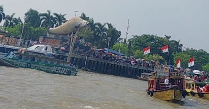 Menggelorakan Semangat Gotong Royong di Atas Sungai Musi: Pesona Tradisi Perahu Bidar yang Tak Tergerus Zaman