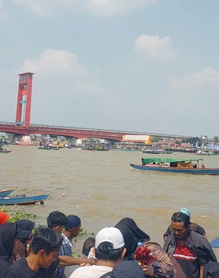 Menggelorakan Semangat Gotong Royong di Atas Sungai Musi: Pesona Tradisi Perahu Bidar yang Tak Tergerus Zaman