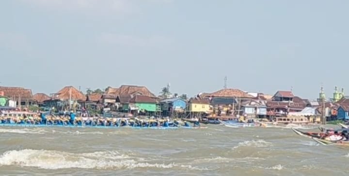 Menggelorakan Semangat Gotong Royong di Atas Sungai Musi: Pesona Tradisi Perahu Bidar yang Tak Tergerus Zaman