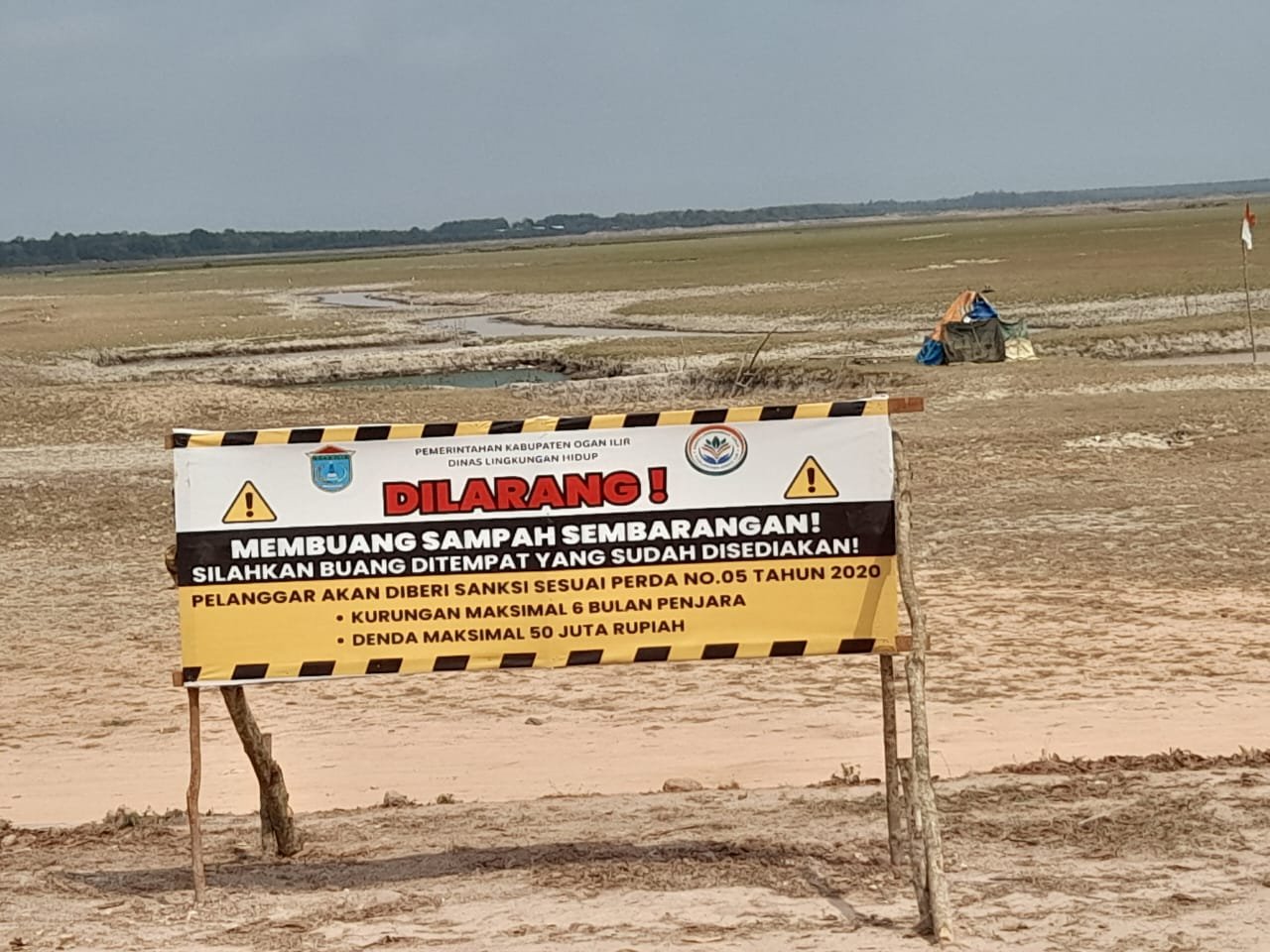 Sigap Tanggapi Keluhan Warga, DLH Ogan Ilir Pasang Tempat Sampah di Area Wisata Tanjung Senai Sigap Tanggapi Keluhan Warga, DLH Ogan Ilir Pasang Tempat Sampah di Area Wisata Tanjung Senai