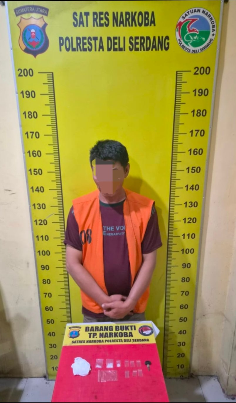 Jual Sabu, Seorang Pria Dan Barang Bukti 2,22 Gram Diamankan Satres Narkoba Polresta Deli Serdang Jual Sabu, Seorang Pria Dan Barang Bukti 2,22 Gram Diamankan Satres Narkoba Polresta Deli Serdang