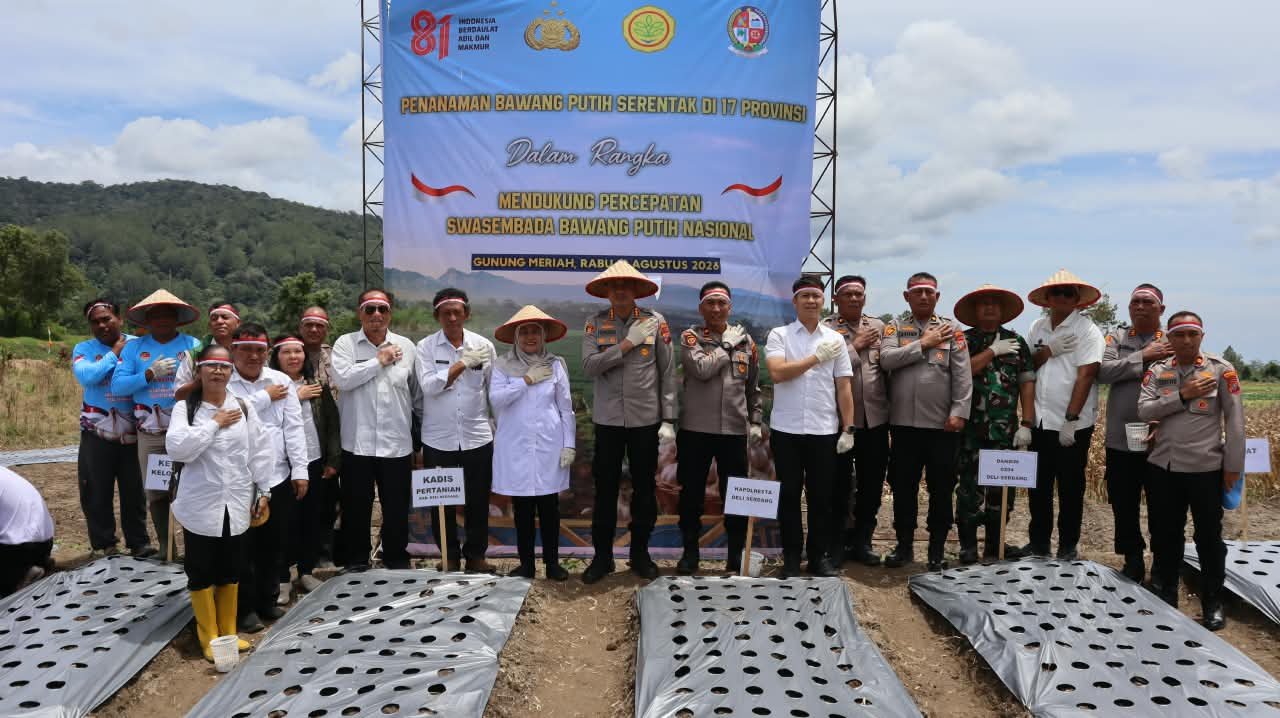 Polri Dukung Swasembada Pangan, Polresta Deli Serdang Laksanakan Penanaman Bawang Putih Serentak Di 17 Provinsi Polri Dukung Swasembada Pangan, Polresta Deli Serdang Laksanakan Penanaman Bawang Putih Serentak Di 17 Provinsi