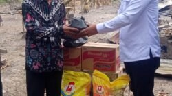 Aksi Kemanusiaan Ketua DPD PSI Ogan Ilir Kunjungi Korban Kebakaran Pulau Semambu, Warga Terharu Aksi Kemanusiaan Ketua DPD PSI Ogan Ilir Kunjungi Korban Kebakaran Pulau Semambu, Warga Terharu