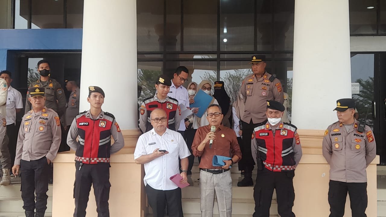 DPRD dan Dinkes Ogan Ilir Tanggapi Aksi Damai SPM Sumsel Terkait Pengawasan Program Makan Bergizi Gratis (MBG) DPRD dan Dinkes Ogan Ilir Tanggapi Aksi Damai SPM Sumsel Terkait Pengawasan Program Makan Bergizi Gratis (MBG)