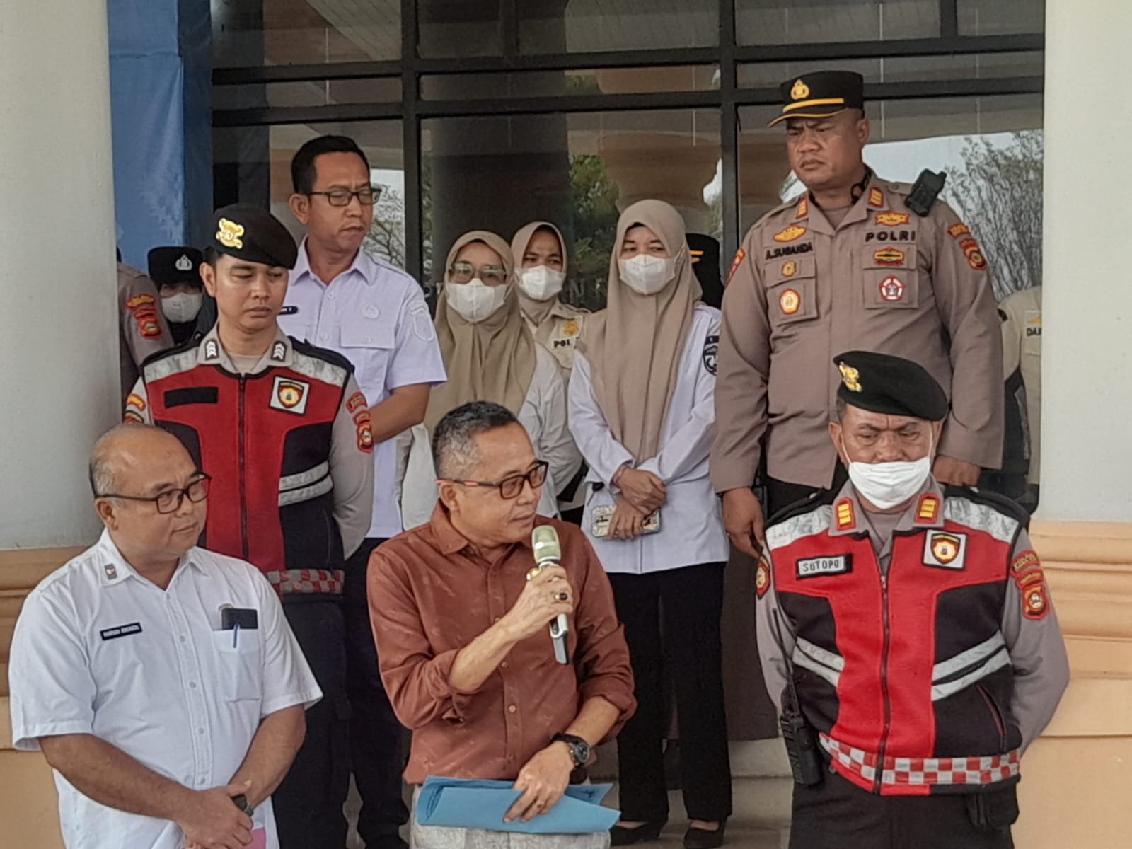DPRD dan Dinkes Ogan Ilir Tanggapi Aksi Damai SPM Sumsel Terkait Pengawasan Program Makan Bergizi Gratis (MBG) DPRD dan Dinkes Ogan Ilir Tanggapi Aksi Damai SPM Sumsel Terkait Pengawasan Program Makan Bergizi Gratis (MBG)