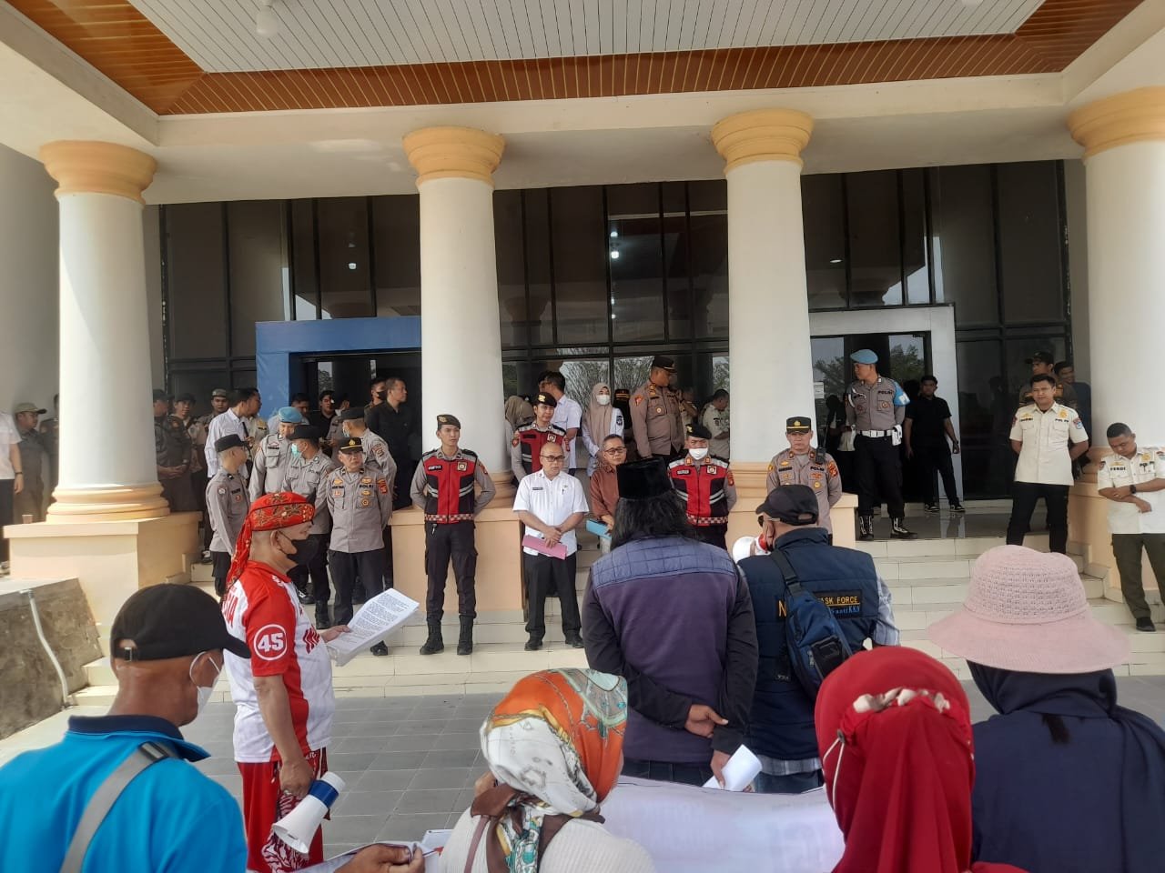 DPRD dan Dinkes Ogan Ilir Tanggapi Aksi Damai SPM Sumsel Terkait Pengawasan Program Makan Bergizi Gratis (MBG) DPRD dan Dinkes Ogan Ilir Tanggapi Aksi Damai SPM Sumsel Terkait Pengawasan Program Makan Bergizi Gratis (MBG)