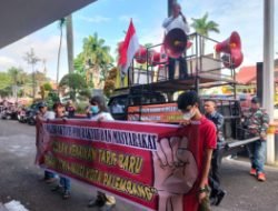 Demo Menuntut Pembatalan Kenaikan PDAM Tirta Musi