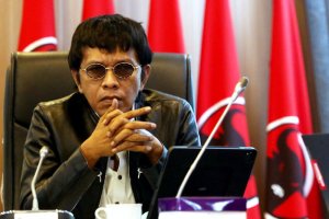 Lempar Batu Sembunyi Tangan Lempar Batu Sembunyi Tangan