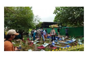 Tim Forensik Polda Sumsel dan Polres Ponorogo Bongkar Makam Santri Gontor, Police Line Dipasang