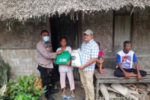 Jajaran Polresta Deli Serdang Bagikan sembako Kepada Masyarakat