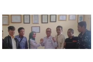 PENGAMAT KEBIJAKAN PUBLIK SEKALIGUS KETUA DPD LP2KI OI BERSINERGI DENGAN CAMAT SUNGAI PINANG PENGAMAT KEBIJAKAN PUBLIK SEKALIGUS KETUA DPD LP2KI OI BERSINERGI DENGAN CAMAT SUNGAI PINANG