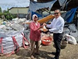 Sat Reskrim Polresta Deli Serdang Bagikan Bansos Kepada Masyarakat