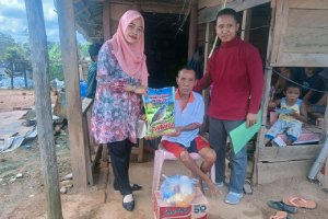 Dinkes dan Dinsos PALI Cepat Tanggap Berikan Bantuan Kepada Lansia Sedang Sakit