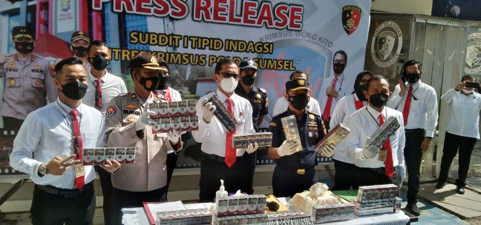 Puluhan Ribu Bungkus Rokok Ilegal Diamankan dari Bus Wisata di Jalan Soekarno-Hatta Palembang Puluhan Ribu Bungkus Rokok Ilegal Diamankan dari Bus Wisata di Jalan Soekarno-Hatta Palembang