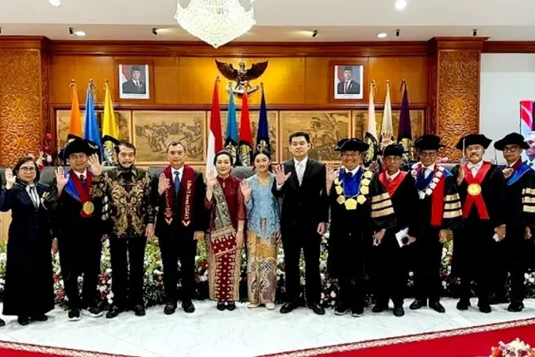 Bahas Relevansi Asas Contante Justitie dalam Praktik Persidangan, Edward Simarmata Raih Gelar Doktor Bahas Relevansi Asas Contante Justitie dalam Praktik Persidangan, Edward Simarmata Raih Gelar Doktor