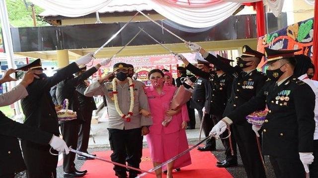 Kapolres Muara Enim AKBP Danny Sianipar Pindah ke Mabes diganti Rekan Akpol 2000 Kapolres Muara Enim AKBP Danny Sianipar Pindah ke Mabes diganti Rekan Akpol 2000