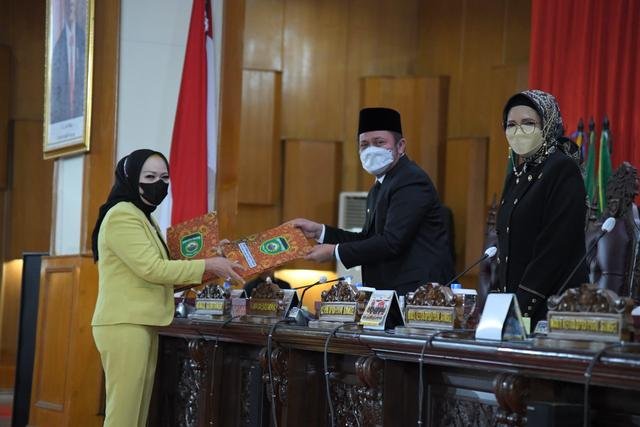 DPRD Prov. Sumsel dan Gubernur Sepakati 3 Raperda dan 1 Raperda perpanjangan waktu Pembahasan DPRD Prov. Sumsel dan Gubernur Sepakati 3 Raperda dan 1 Raperda perpanjangan waktu Pembahasan