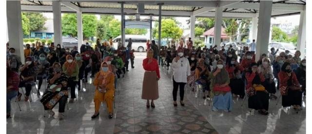 Sri Meliyana Kampanye Cek KLIK di Kabupaten Lahat Sri Meliyana Kampanye Cek KLIK di Kabupaten Lahat