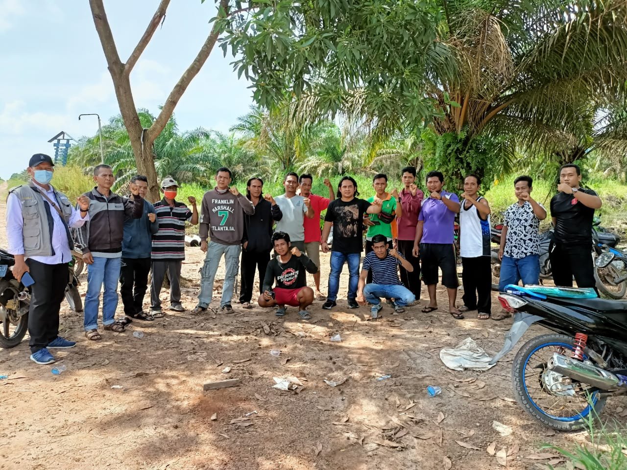KEPENGURUSAN FEDERASI BURUH INDONESIA (FBI) OKI DIBEKUKAN, DINILAI ABAIKAN PENGURUSAN TUNTUTAN HAK ANGGOTA KE MANAGEMANT PERUSAHAAN, DPW FBI SUMSEL AMBIL KENDALI KEPENGURUSAN FEDERASI BURUH INDONESIA (FBI) OKI DIBEKUKAN, DINILAI ABAIKAN PENGURUSAN TUNTUTAN HAK ANGGOTA KE MANAGEMANT PERUSAHAAN, DPW FBI SUMSEL AMBIL KENDALI