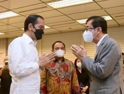 Presiden Jokowi Melayat Mendiang Istri Menkumham