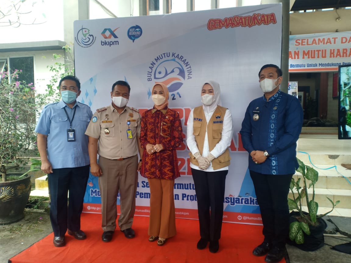 Kunjungan Komisi IV DPR RI Renny Astuti Ke Dapil Sumsel Berikan Bantuan 1100 Paket Untuk Masyarakat Kota Palembang