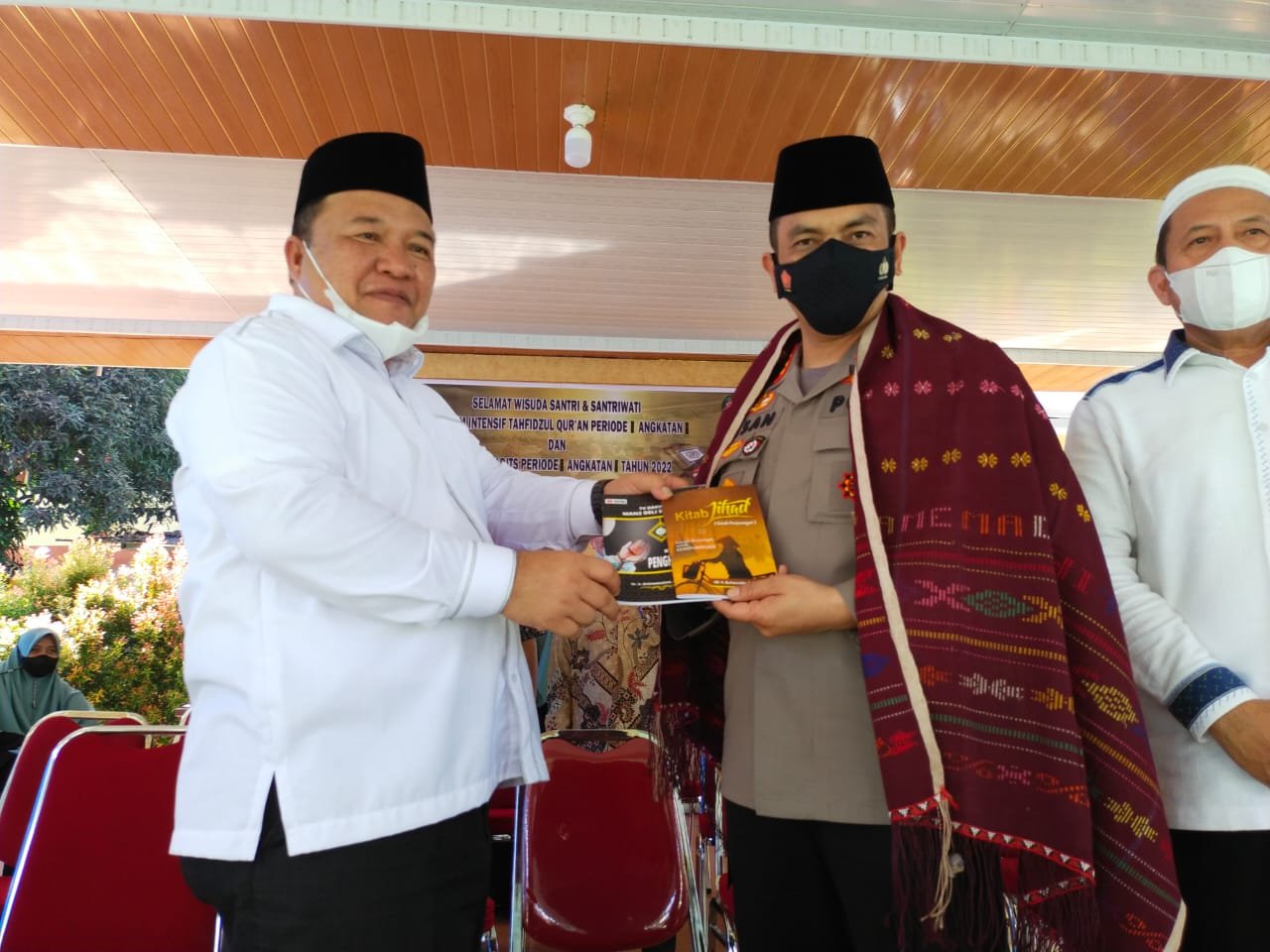 Kapolresta Deli Serdang Hadiri Penutupan Program Intensive Tahfidzul Qur'an & Tahfidzul Hadits angkatan ke-7 Kapolresta Deli Serdang Hadiri Penutupan Program Intensive Tahfidzul Qur'an & Tahfidzul Hadits angkatan ke-7