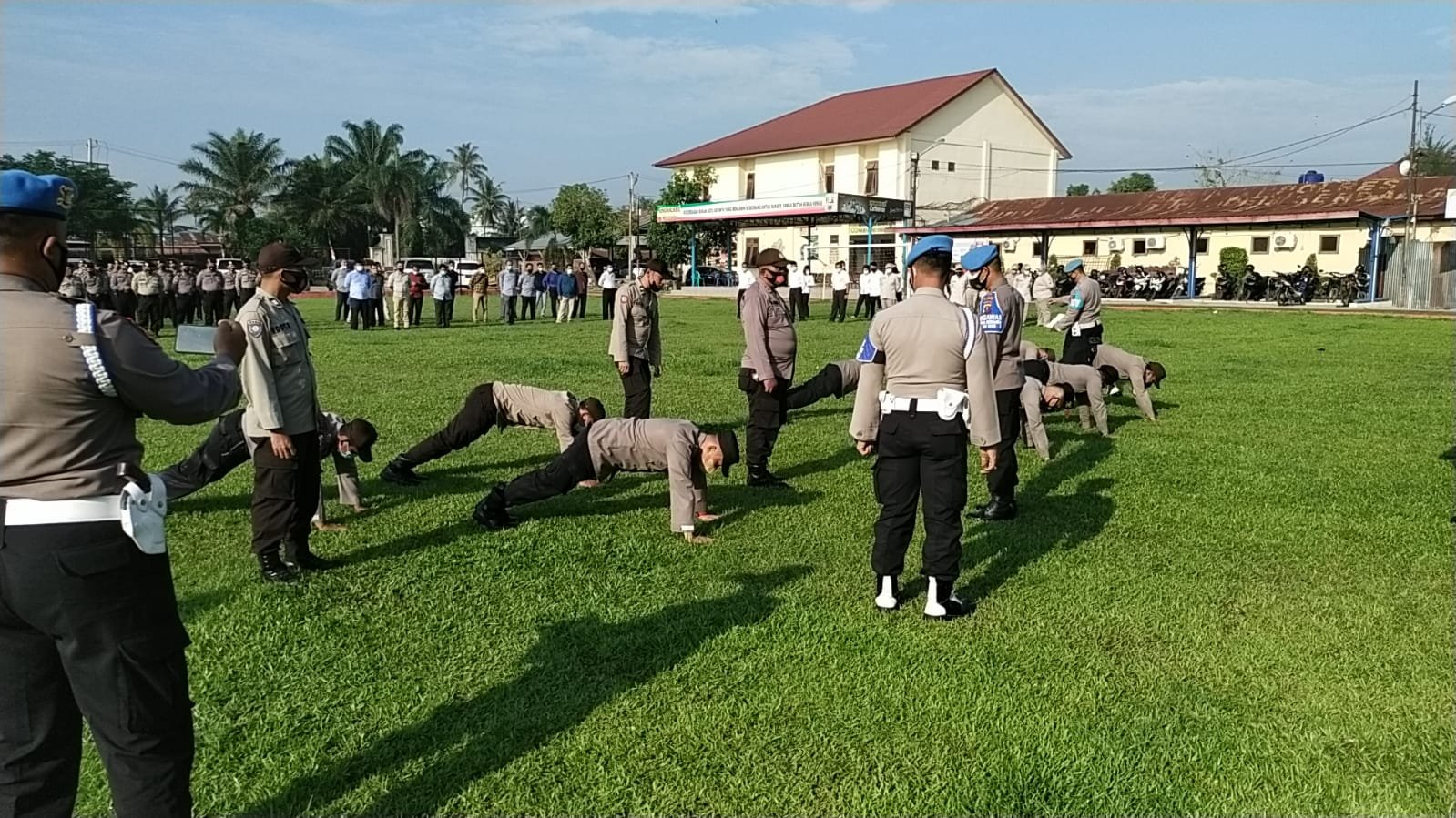 Bid Propam Poldasu Operasi Kedisiplinan Personil Polresta Deli Serdang Bid Propam Poldasu Operasi Kedisiplinan Personil Polresta Deli Serdang