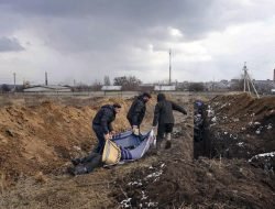 Mengapa? Mengapa? Mengapa?’ Mariupol Ukraina Menjadi Kota yang Putus Asa