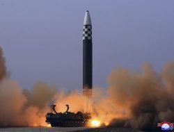 Korea Utara Mengatakan Pihaknya Melakukan Uji Coba ICBM Terbesar, AS Menambahkan Sanksi