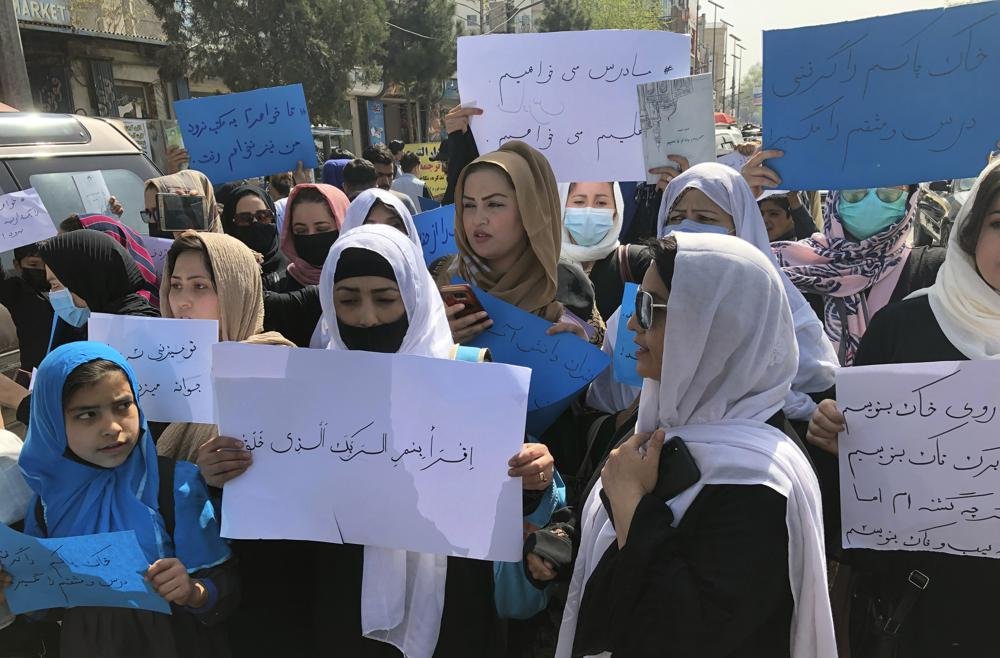 Taliban Blokir Wanita tanpa Pendamping dari Penerbangan Taliban Blokir Wanita tanpa Pendamping dari Penerbangan