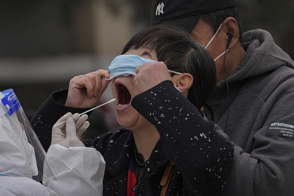 Shanghai Izinkan orangtua untuk Tinggal Bersama Anak-anak yang Terinfeksi COVID