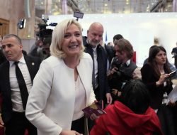 Le Pen dari Prancis Peringatkan agar Tidak Kirim Senjata ke Ukraina