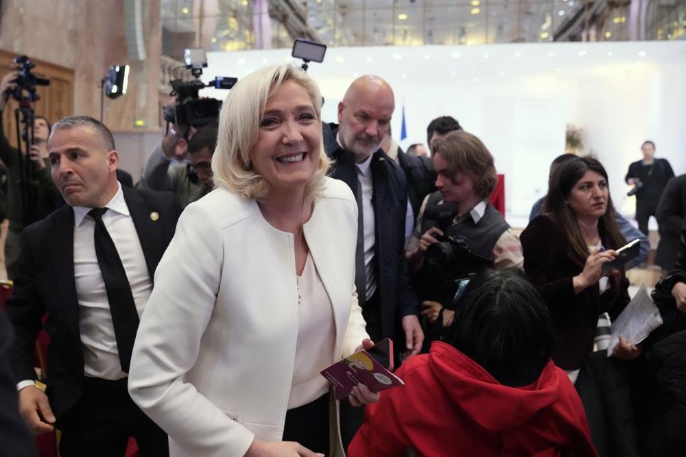 Le Pen dari Prancis Peringatkan agar Tidak Kirim Senjata ke Ukraina Le Pen dari Prancis Peringatkan agar Tidak Kirim Senjata ke Ukraina