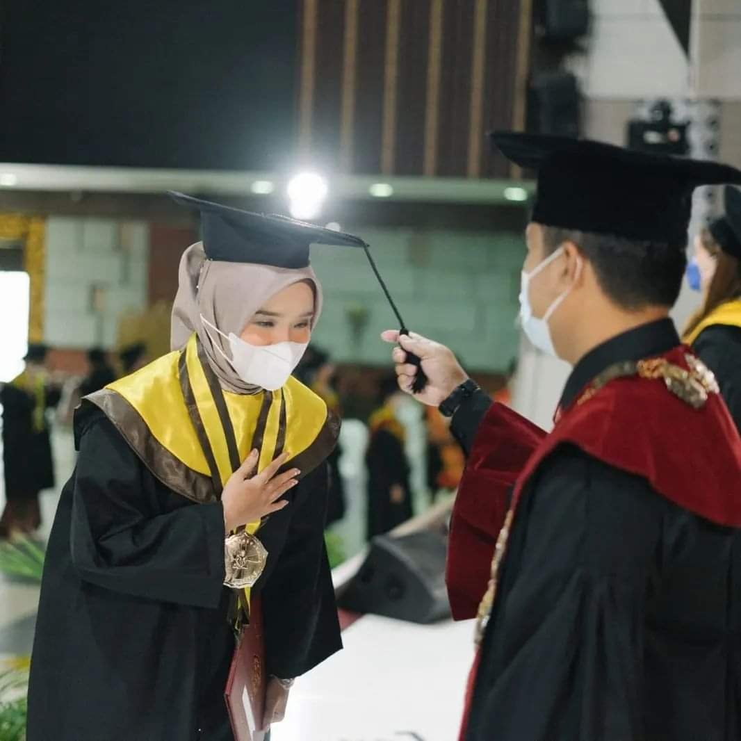 Meneladani Nilai-Nilai CHAMPION Bagi Wisuda XIV Unika Musi Charitas Meneladani Nilai-Nilai CHAMPION Bagi Wisuda XIV Unika Musi Charitas