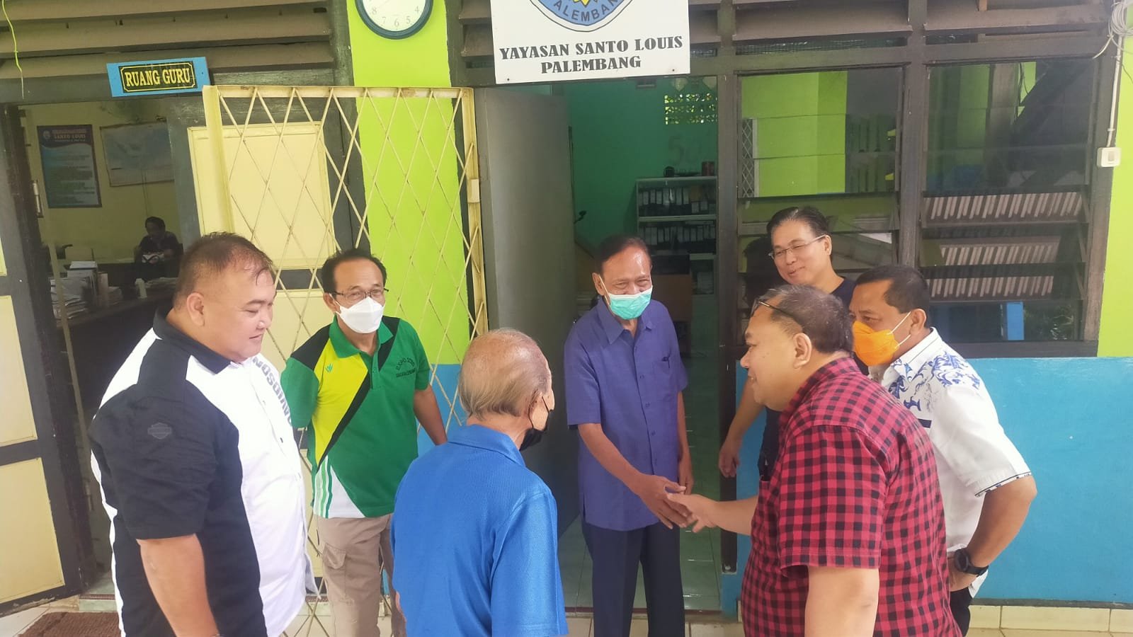 Alumni Yang Peduli Almamaternya